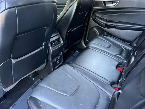 Used 2018 Ford Edge Titanium FWD image 4