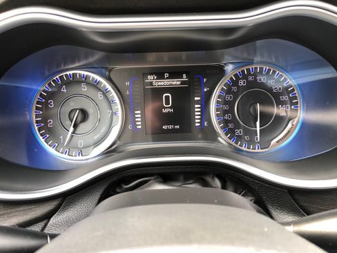 Used 2016 Chrysler 200 Limited FWD image 33