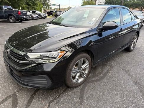 Used 2024 Volkswagen Jetta SE FWD image 7