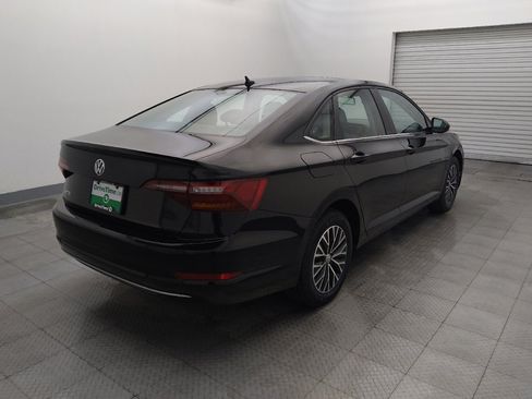 Used 2019 Volkswagen Jetta SE w/ Cold Weather Package FWD image 9