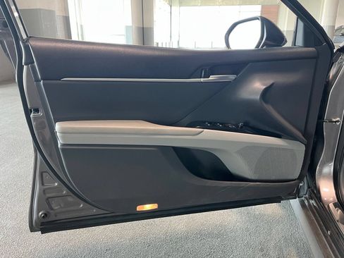 Used 2019 Toyota Camry LE FWD image 13