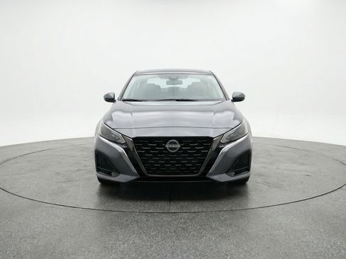 Used 2025 Nissan Altima 2.5 SV image 2