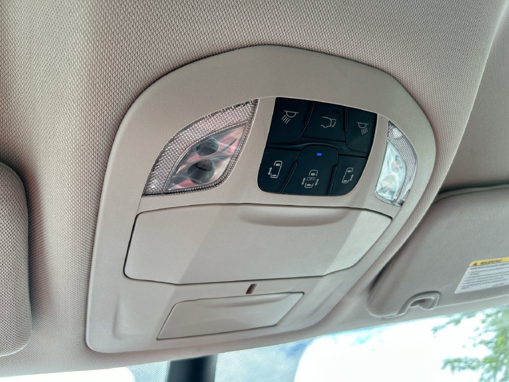 Used 2024 Chrysler Pacifica Touring-L FWD image 27