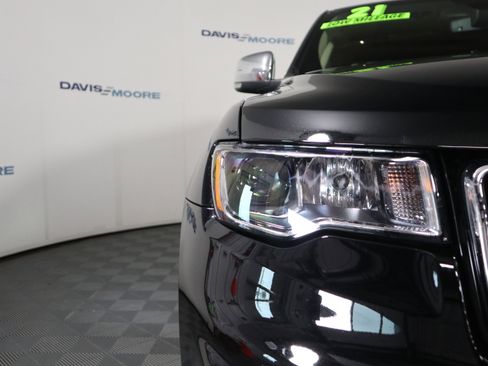 Used 2021 Jeep Grand Cherokee Limited w/ Luxury Group II AWD/4WD image 3