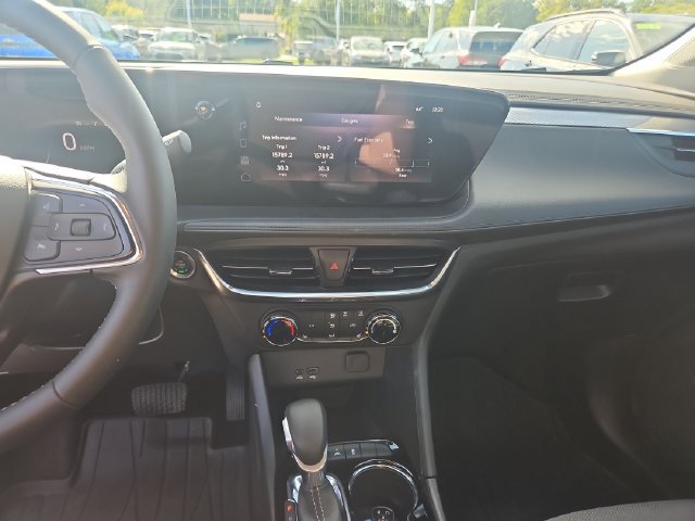 Used 2024 Buick Encore GX Preferred w/ Comfort Package FWD image 18
