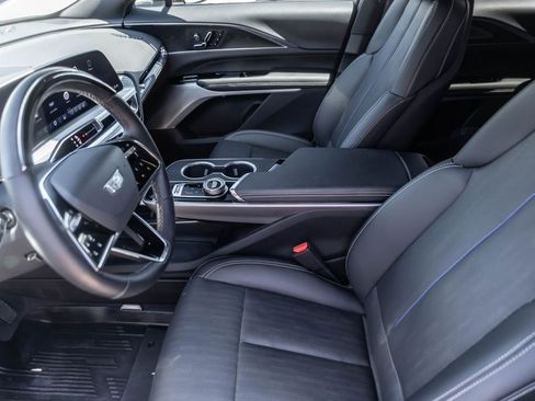 Certified 2025 Cadillac Lyriq Luxury w/ LPO, Floor Liner Package AWD/4WD image 9