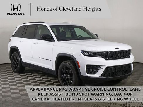 Used 2025 Jeep Grand Cherokee Altitude AWD/4WD image 1
