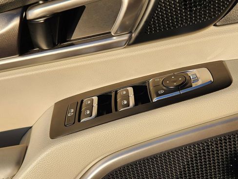 Used 2024 Kia Telluride S w/ S Sunroof Package image 9