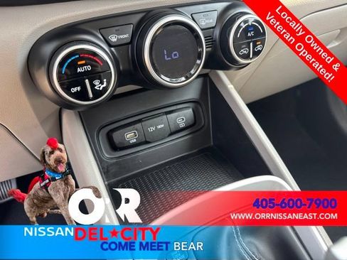 Used 2025 Hyundai Venue SEL FWD image 25