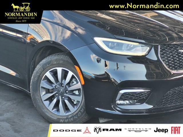 Used 2024 Chrysler Pacifica Limited FWD image 5