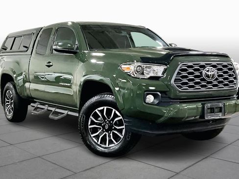 Used 2021 Toyota Tacoma TRD Sport w/ Technology Package image 2