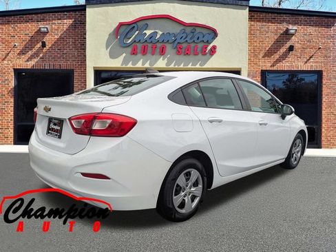 Used 2018 Chevrolet Cruze LS FWD image 4