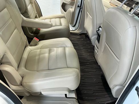 Used 2019 GMC Acadia Denali w/ Technology Package AWD/4WD image 23