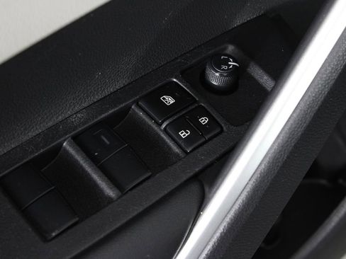 Used 2024 Toyota Corolla Cross L FWD image 21