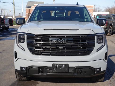 Used 2024 GMC Sierra 1500 Elevation w/ Elevation Premium Package image 5