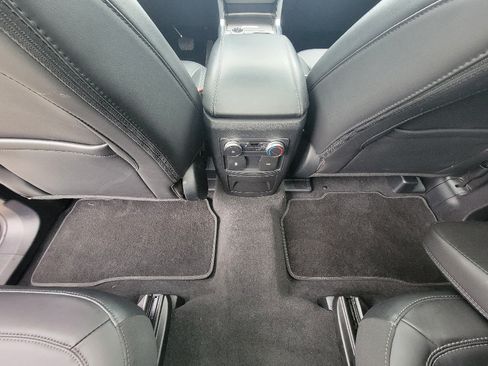Used 2022 Ford Explorer XLT w/ Equipment Group 202A AWD/4WD image 27