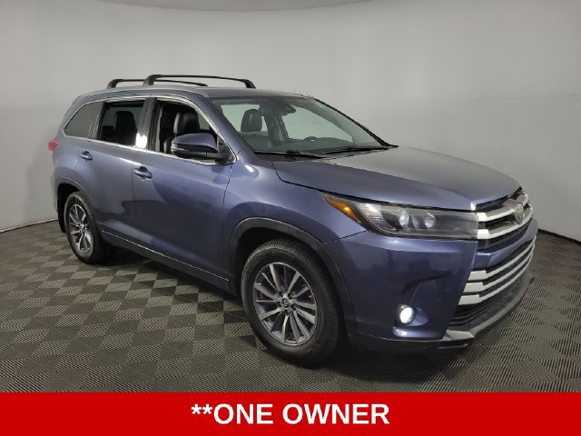 Used 2017 Toyota Highlander XLE AWD/4WD image 3
