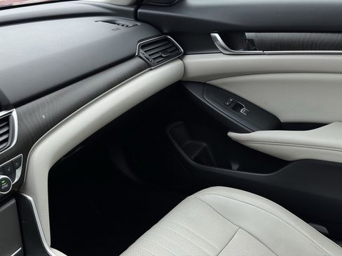 Used 2018 Honda Accord Touring image 34