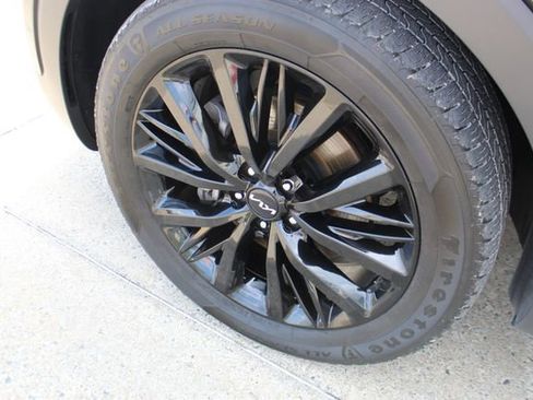 Used 2022 Kia Telluride SX w/ SX Prestige Package AWD/4WD image 3