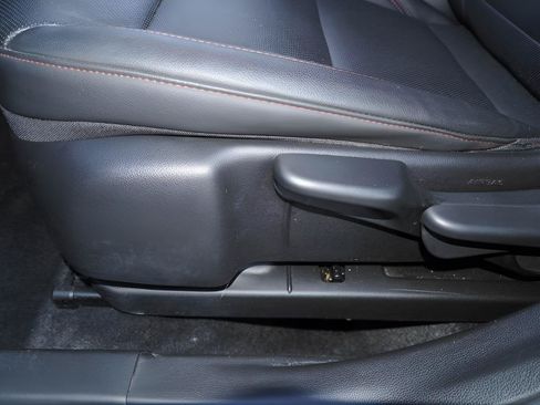 Certified 2024 Chevrolet Trax RS FWD image 34