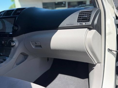 Used 2012 Toyota Highlander FWD image 96