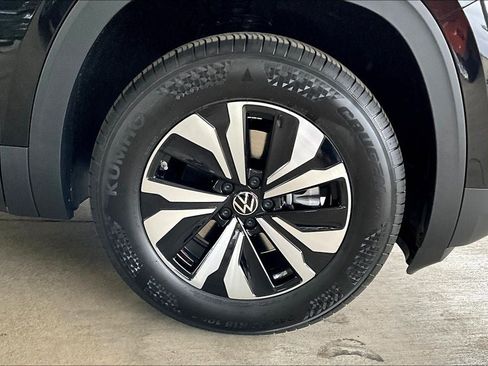 New 2026 Volkswagen Atlas Cross Sport SE image 8