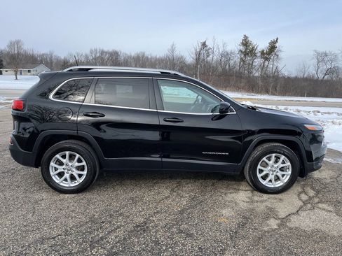 Used 2017 Jeep Cherokee Latitude w/ Cold Weather Group image 6