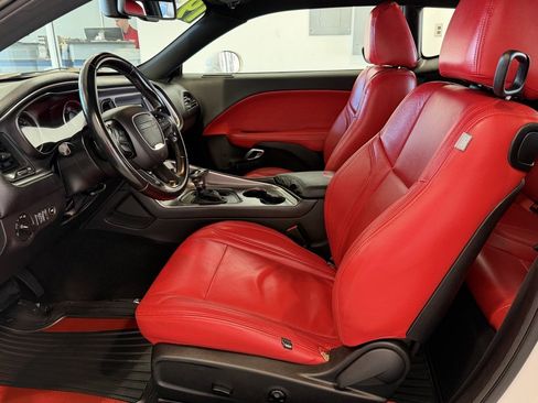 Used 2019 Dodge Challenger SXT image 10