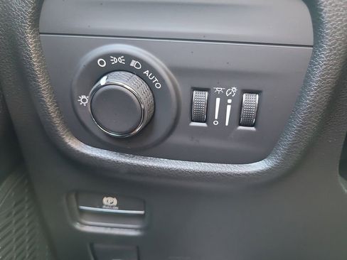 New 2025 Jeep Grand Cherokee Altitude image 28