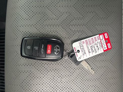 Used 2025 Toyota Tundra Limited image 33