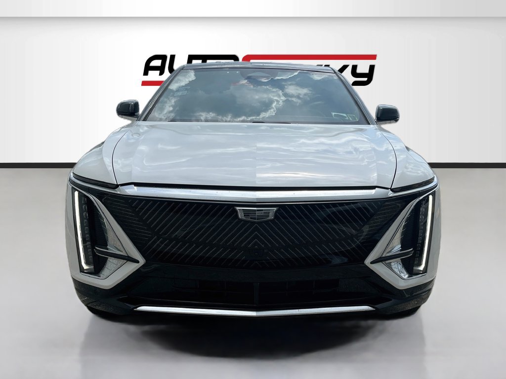 Used 2025 Cadillac Lyriq Luxury w/ LPO, Floor Liner Package AWD/4WD image 2