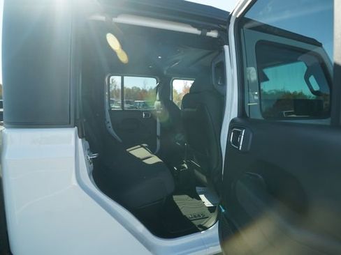New 2026 Jeep Gladiator Rubicon AWD/4WD image 19