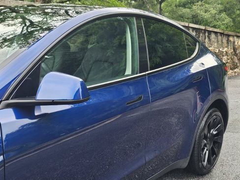 Used 2023 Tesla Model Y AWD image 22