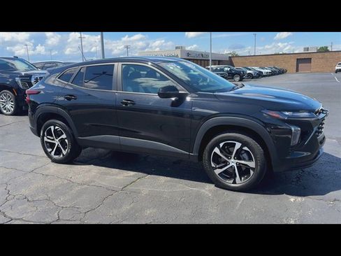 Certified 2024 Chevrolet Trax RS w/ Driver Confidence Package FWD image 2