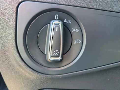 Used 2020 Volkswagen Tiguan SEL image 21