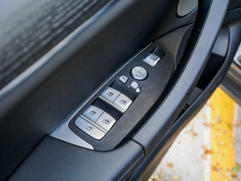 Used 2023 BMW X4 xDrive30i w/ Premium Package image 10