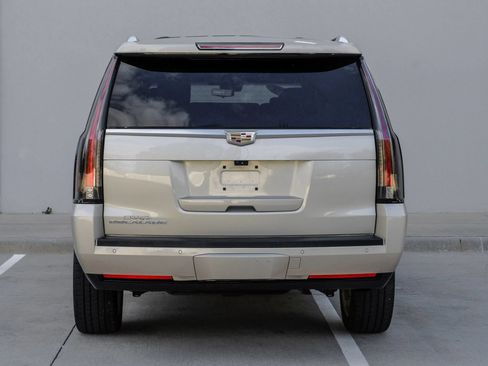 Used 2017 Cadillac Escalade ESV Platinum AWD/4WD image 13