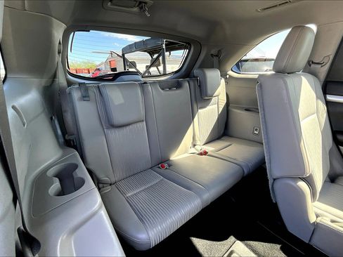 Used 2018 Toyota Highlander LE image 26