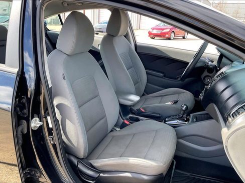 Used 2017 Kia Forte LX w/ LX Popular Package image 9