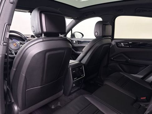 Certified 2022 Porsche Cayenne Coupe AWD/4WD image 25