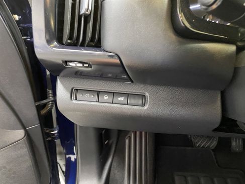 Used 2025 Nissan Pathfinder SV AWD/4WD image 36