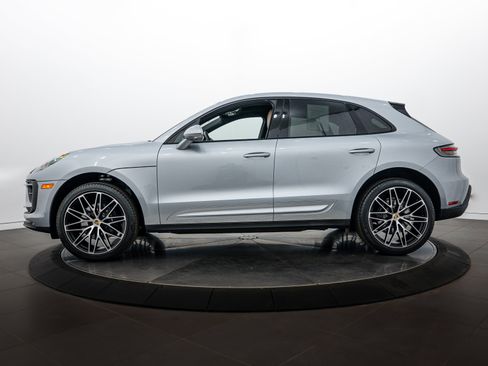 Certified 2026 Porsche Macan AWD/4WD image 2