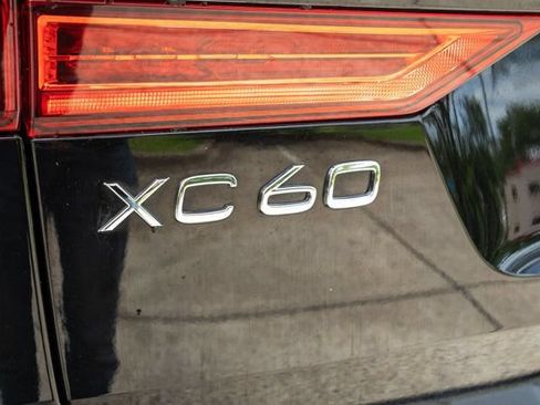 Used 2024 Volvo XC60 B5 Ultimate w/ Protection Package Premier AWD/4WD image 16