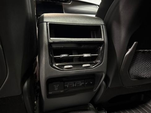 Used 2025 Jeep Grand Cherokee Limited w/ Luxury Tech Group II AWD/4WD image 31