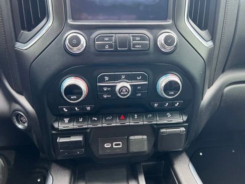 Used 2022 GMC Sierra 2500 AT4 w/ AT4 Preferred Package image 12