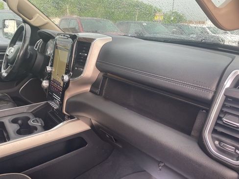 Used 2019 RAM 1500 Laramie AWD/4WD image 9