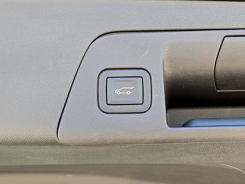 Used 2023 Buick Envision Essence AWD/4WD image 14