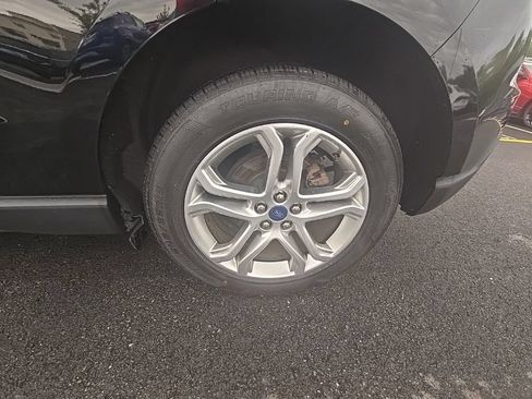 Used 2018 Ford Edge Titanium w/ Equipment Group 301A FWD image 9