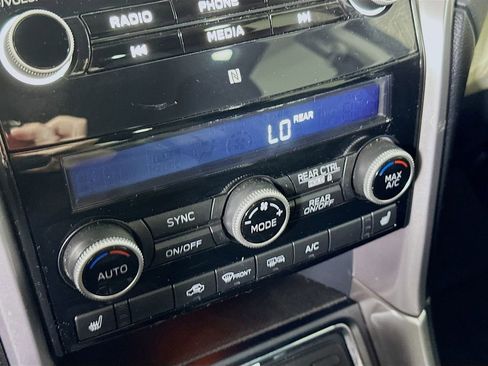 Used 2022 Subaru Ascent Premium w/ Convenience Package AWD/4WD image 28