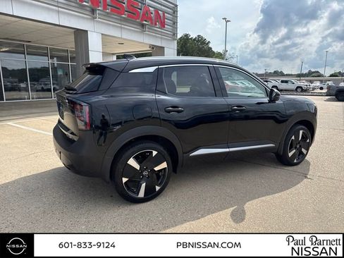 New 2025 Nissan Kicks SR image 6